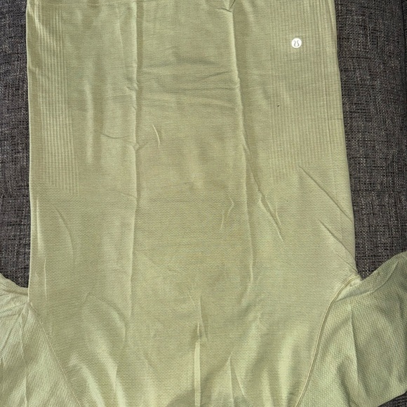 Lululemon Men's Green Shirt - Picture 3 of 3